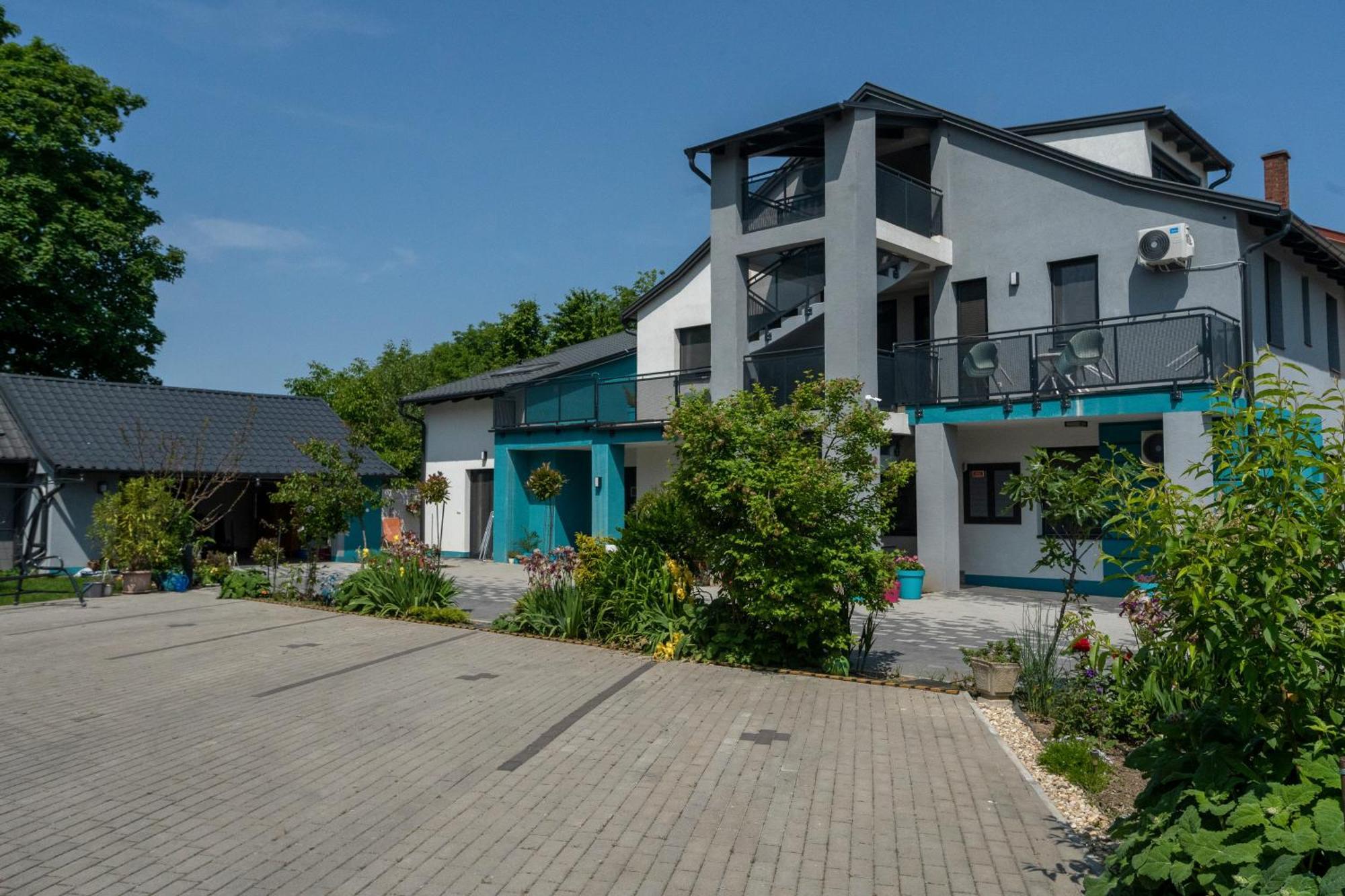 Magdi Vendeghaz A-B Apartment Celldomolk Ngoại thất bức ảnh