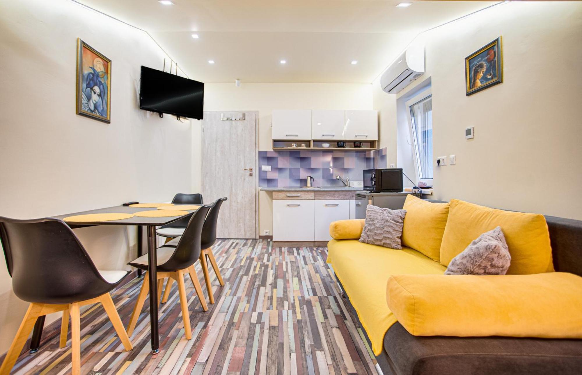 Magdi Vendeghaz A-B Apartment Celldomolk Ngoại thất bức ảnh